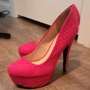 Qupid Fuchsia Textured Heels